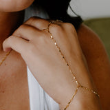 Esme Sculpted Bar Hand Chain